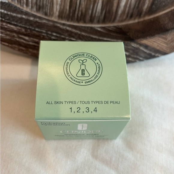Clinique Moisture Surge 100H Auto-Replenishing Hydrator • 15ml - Picture 2 of 5